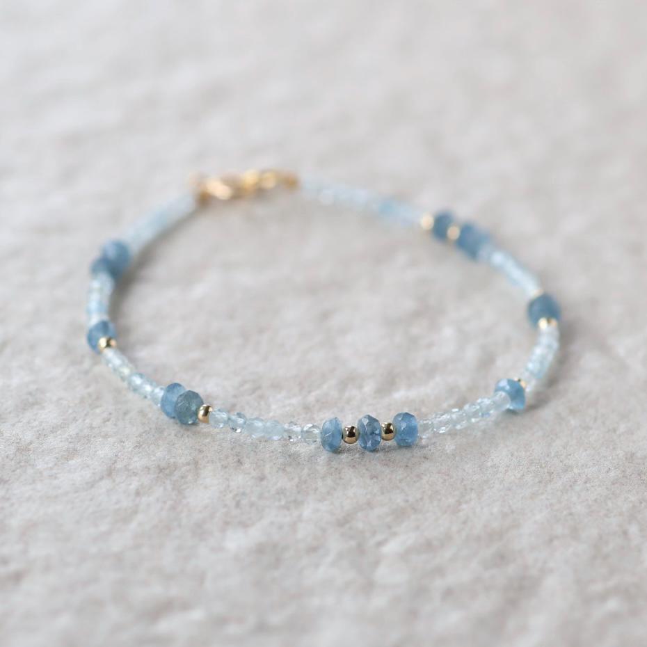 Tiny Aquamarine Bracelet Dainty Gemstone Beaded Bracelet Blue Crystal Minimalist Jewelry March Birthstone Birthday Gift for Daughter Teen
