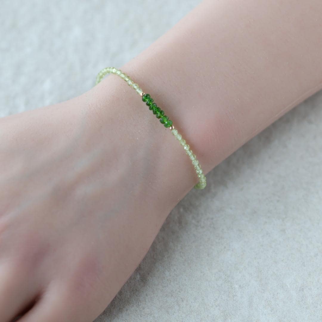 Tiny Peridot Bracelet Dainty Chrome Diopside Gemstone Beaded Bracelet Green Crystal Minimalist Jewelry August Birthstone Birthday Gift Mom