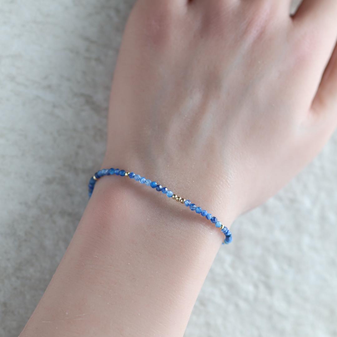 Tiny Blue Kyanite Bracelet Dainty Gemstone Beaded Bracelet Blue Crystal Minimalist Jewelry Boho Chic Healing Wedding Blue Gift for Mom Wife