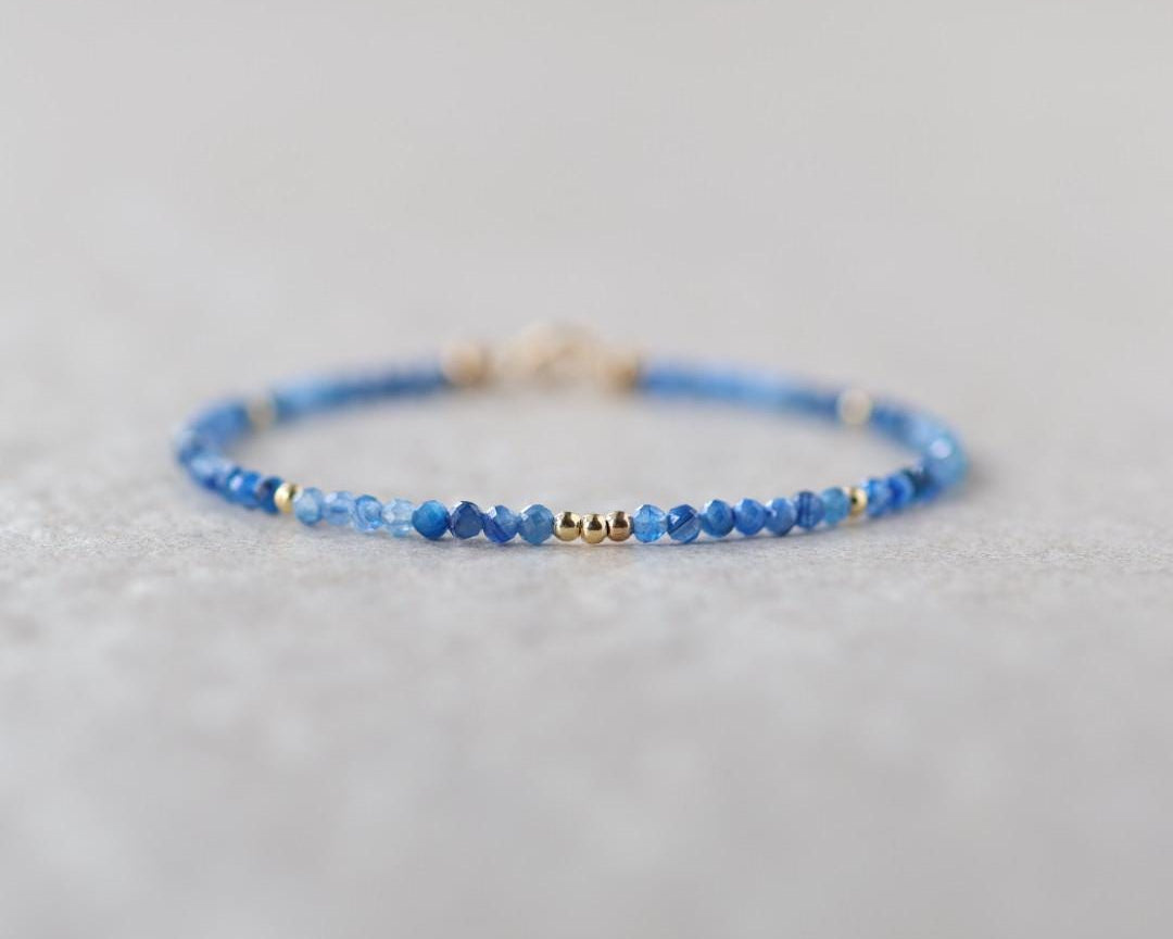 Tiny Blue Kyanite Bracelet Dainty Gemstone Beaded Bracelet Blue Crystal Minimalist Jewelry Boho Chic Healing Wedding Blue Gift for Mom Wife
