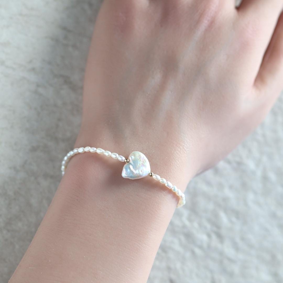 Natural Pearl Bracelet Dainty Rice Shape Small Pearl Beads Minimalist Bridal Jewelry June Birthstone Heart Pearl Bracelet Bridesmaid Gift