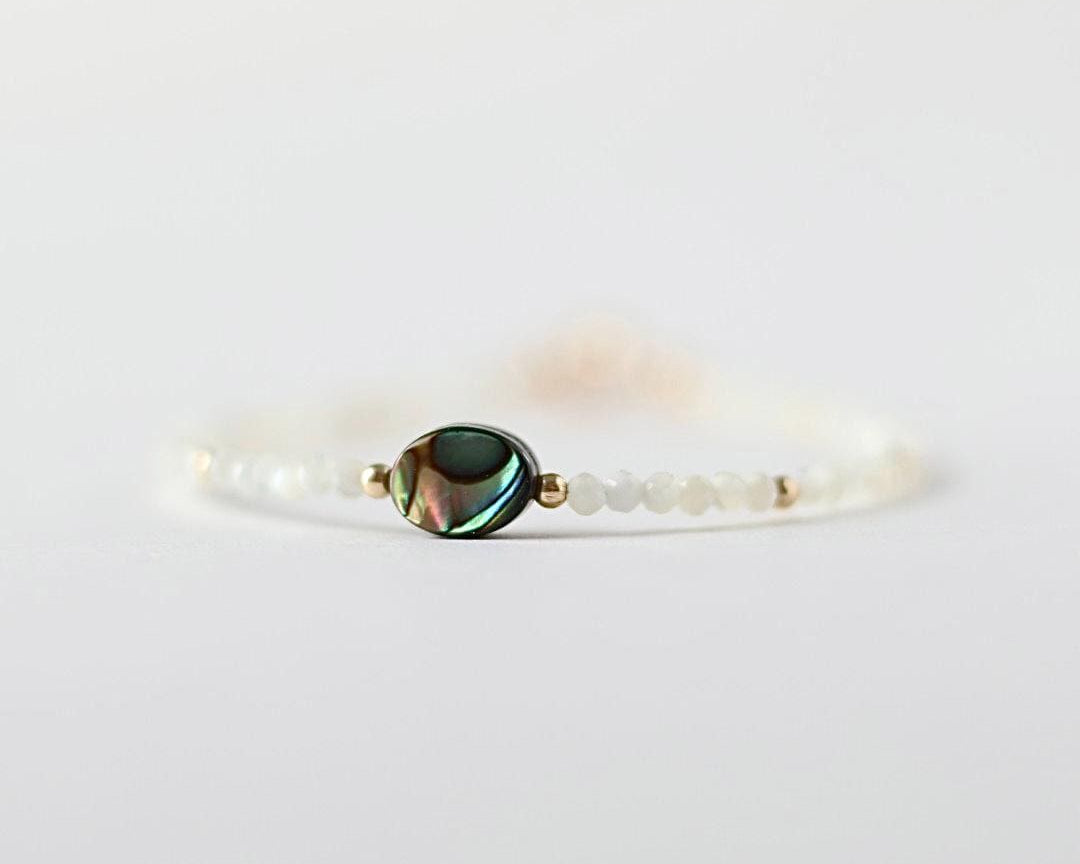 Tiny Mother of Pearl Bracelet Shell Dainty Gold Filled Beaded Bracelet Minimalist Jewelry June Birthstone Birthday Gift for Bridemaid