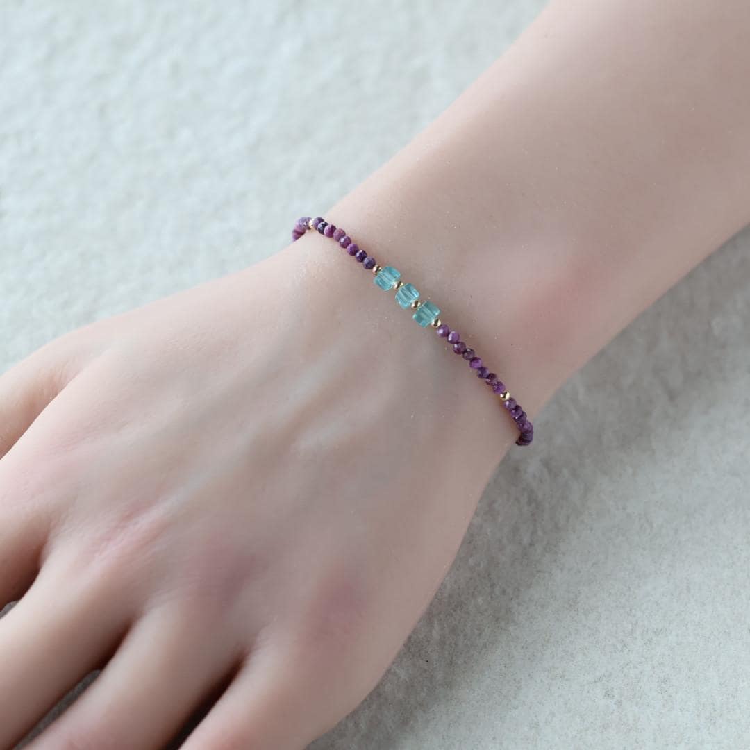 Tiny Apatite Bracelet Stichtite Dainty Gemstone Beaded Bracelet Purple Crystal Jewelry Minimalist Stacking Birthday Gift Daughter Niece