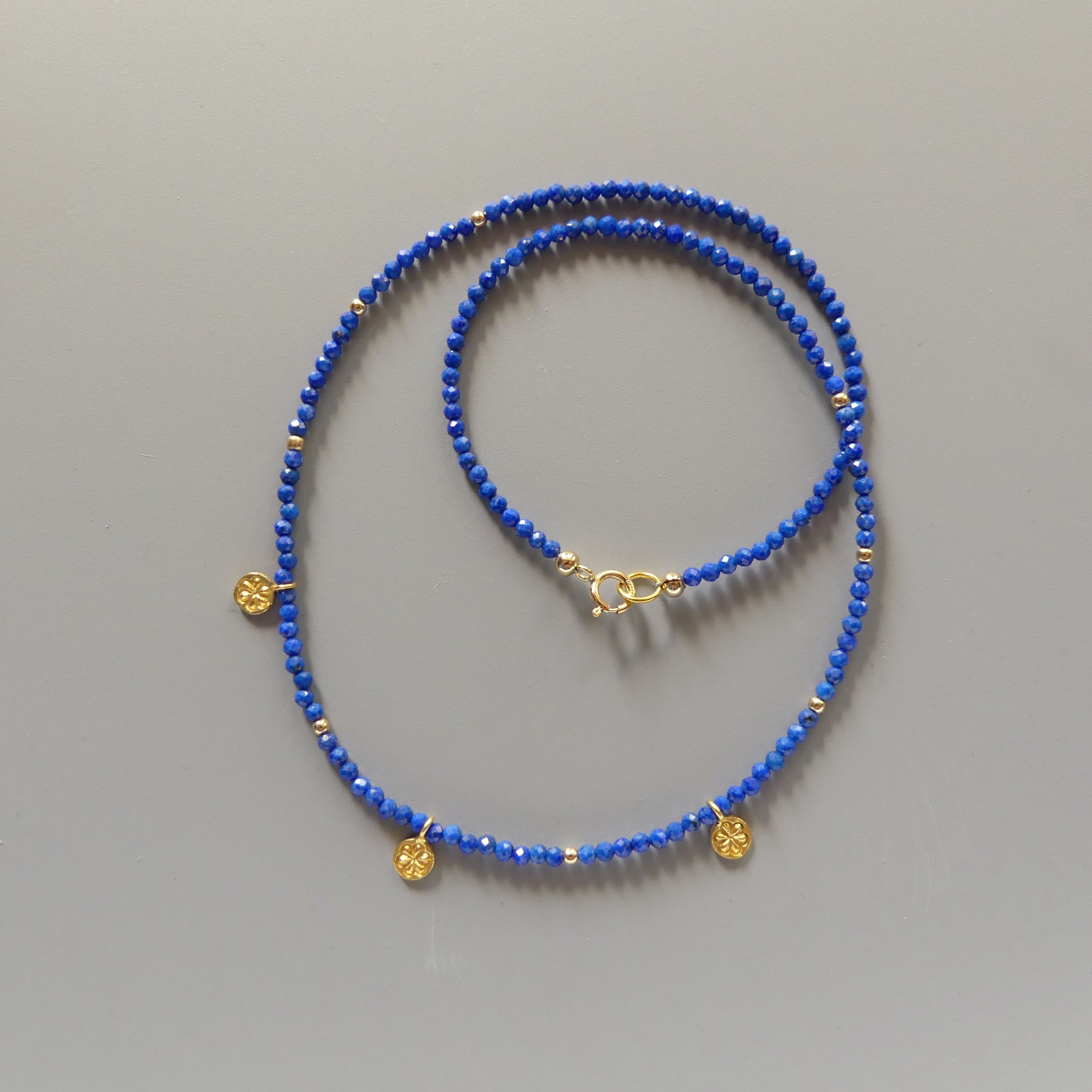 Tiny Lapis Beaded Necklace with Daisy Pendants Layering Dainty Lapis Choker Minimalist Jewelry Birthday Gift For Women September Birthstone