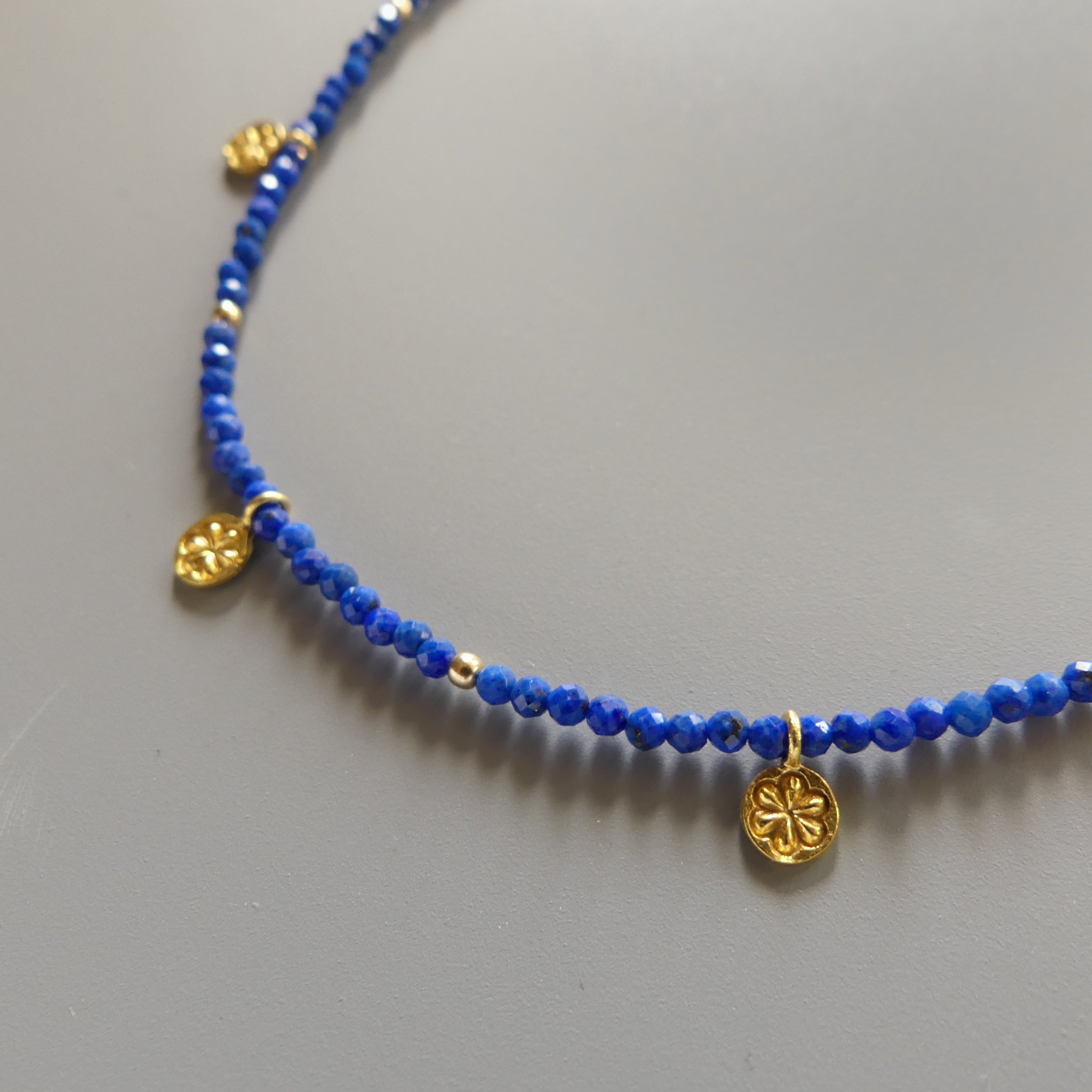 Tiny Lapis Beaded Necklace with Daisy Pendants Layering Dainty Lapis Choker Minimalist Jewelry Birthday Gift For Women September Birthstone