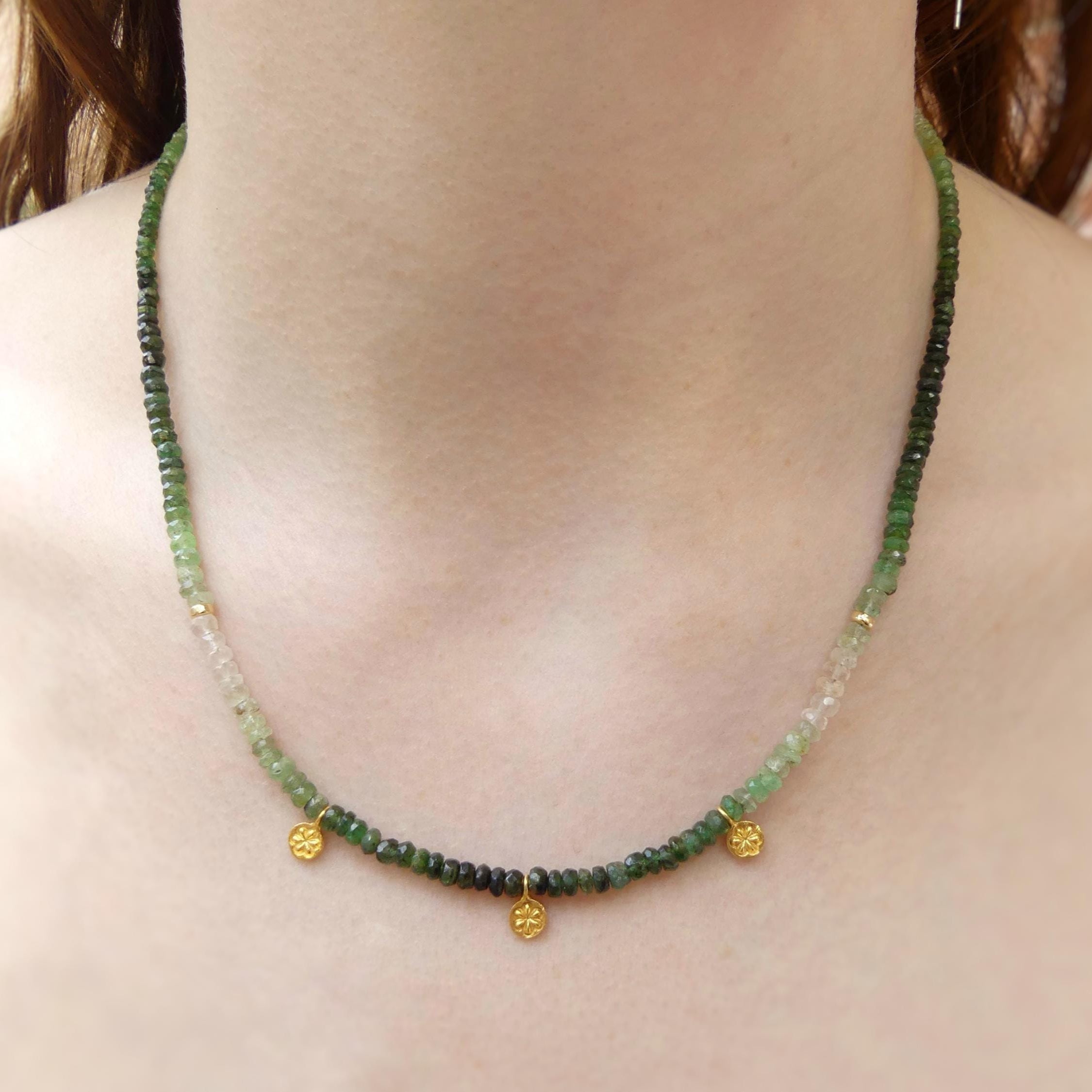 Tiny Ombre Emerald Necklace Dainty Beaded Gemstone Daisy Necklace Crystal Choker Minimalist May Birthstone Birthday Gift Bride Wife Mom