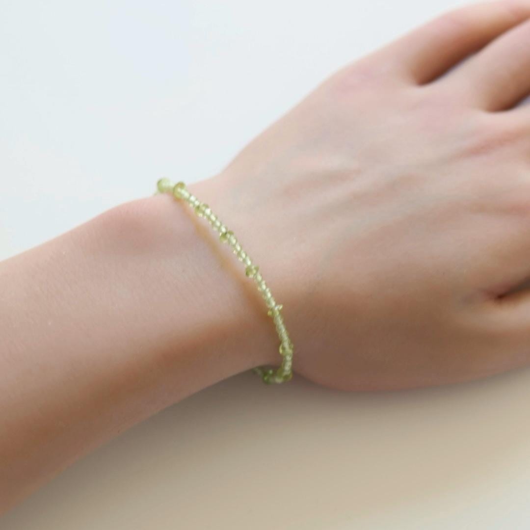 Dainty Peridot Bracelet Gemstone Beaded Bracelet Green Crystal Minimalist Jewelry Healing August Birthstone Birthday Gift for Wife Daughter