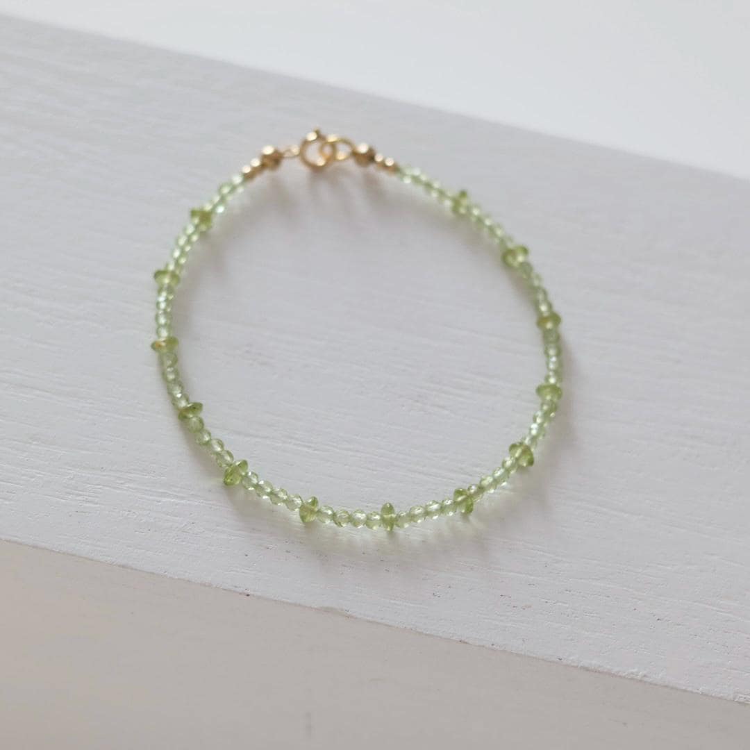 Dainty Peridot Bracelet Gemstone Beaded Bracelet Green Crystal Minimalist Jewelry Healing August Birthstone Birthday Gift for Wife Daughter