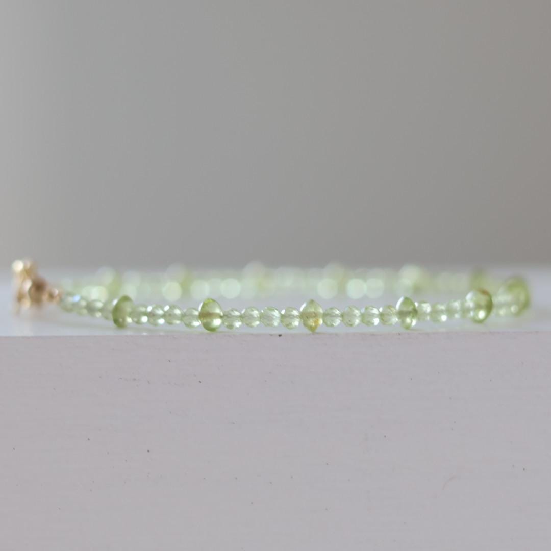Dainty Peridot Bracelet Gemstone Beaded Bracelet Green Crystal Minimalist Jewelry Healing August Birthstone Birthday Gift for Wife Daughter