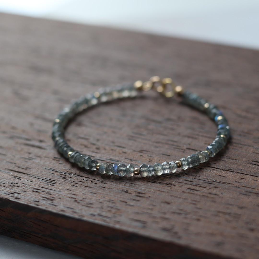 Dainty Labradorite Bracelet Gold Filled Gemstone Beaded Jewelry Minimalist Empath Protection Bracelet Healing Crystal Gift for Mom Wife
