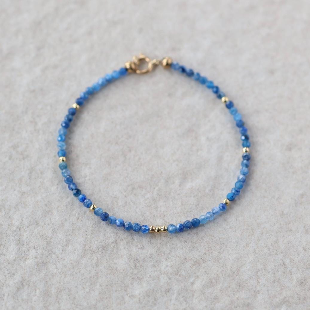 Tiny Blue Kyanite Bracelet Dainty Gemstone Beaded Bracelet Blue Crystal Minimalist Jewelry Boho Chic Healing Wedding Blue Gift for Mom Wife