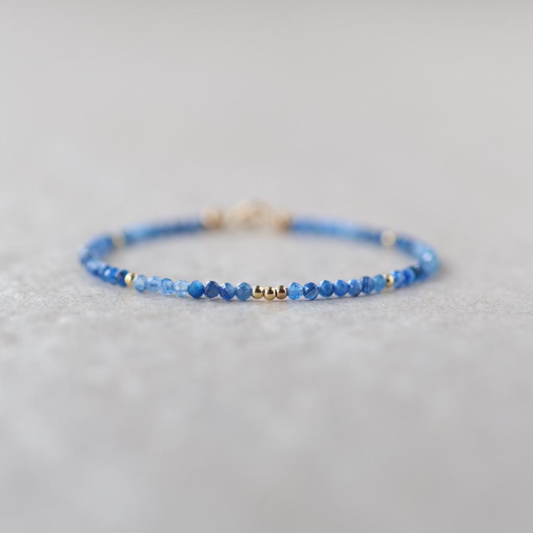 Tiny Blue Kyanite Bracelet Dainty Gemstone Beaded Bracelet Blue Crystal Minimalist Jewelry Boho Chic Healing Wedding Blue Gift for Mom Wife