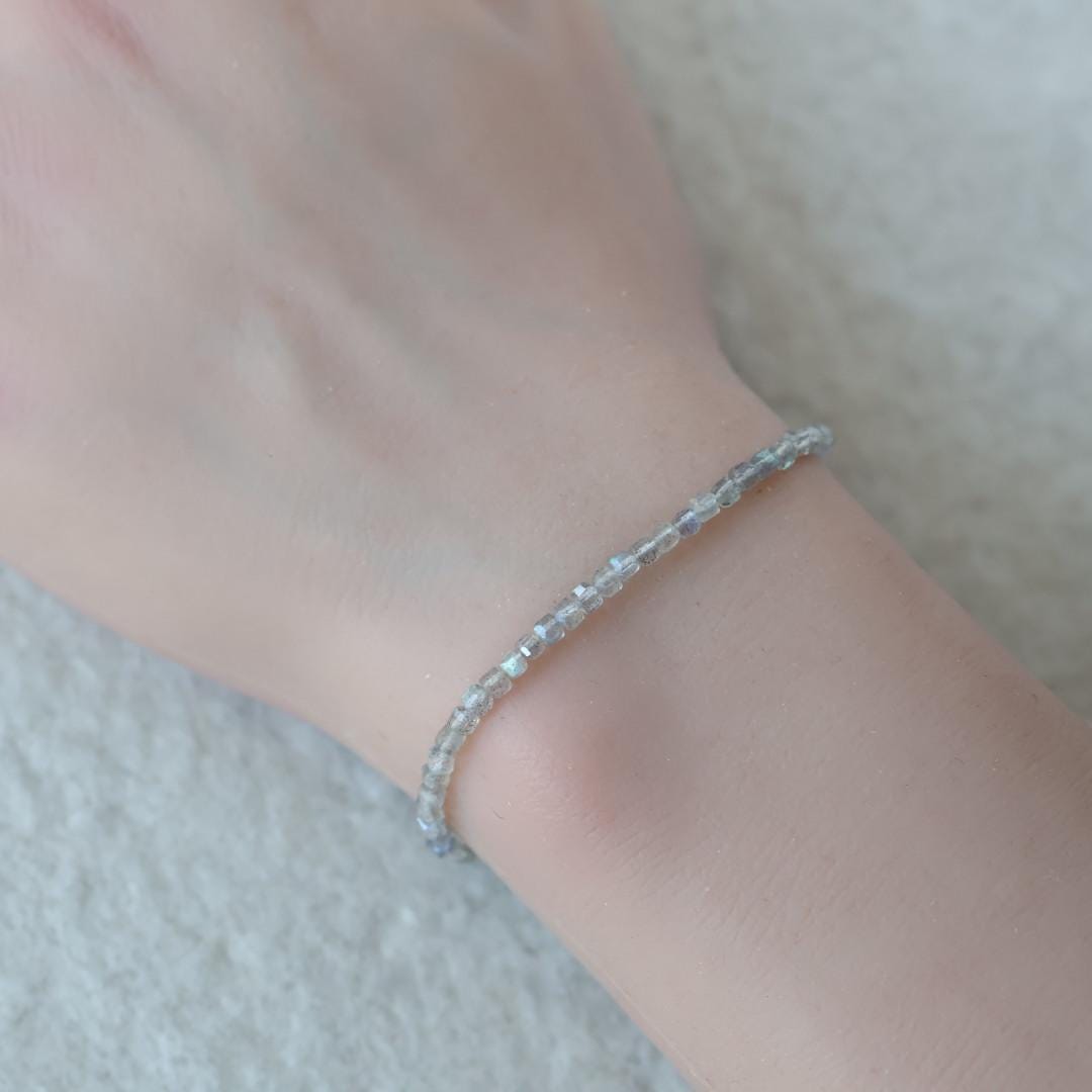Tiny Labradorite Bracelet Dainty Gemstone Beaded Bracelet Gray Crystal Blue Flash Healing Bracelet Protection Birthday Gift Daughter Niece