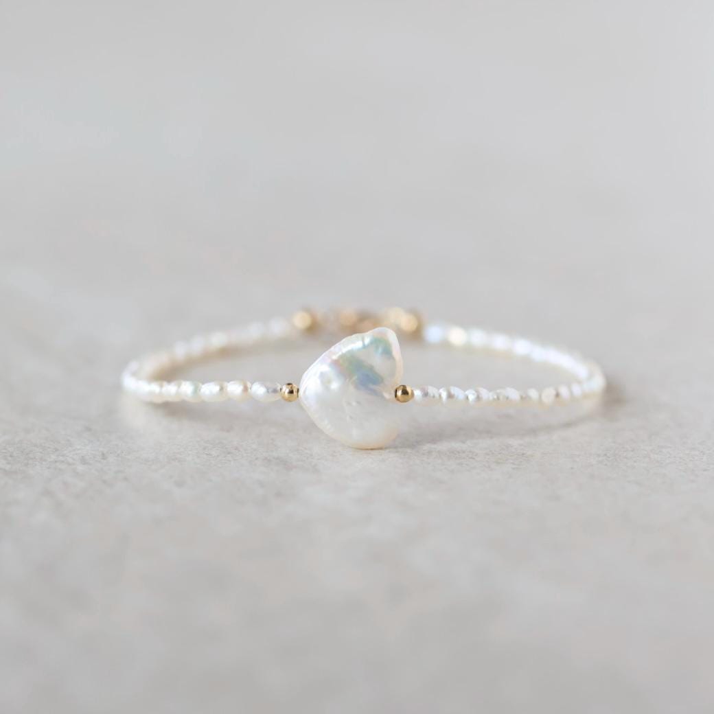 Natural Pearl Bracelet Dainty Rice Shape Small Pearl Beads Minimalist Bridal Jewelry June Birthstone Heart Pearl Bracelet Bridesmaid Gift