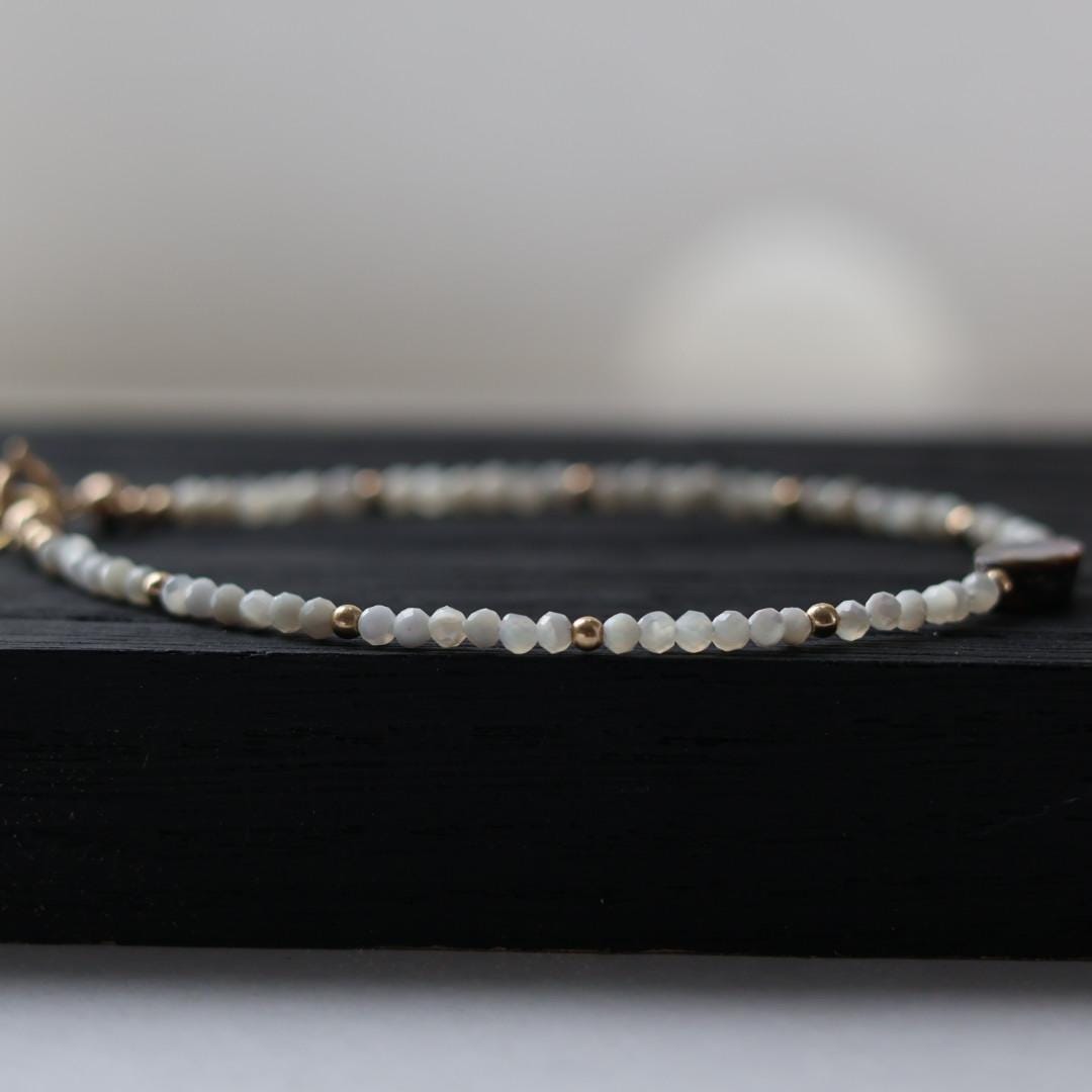 Tiny Mother of Pearl Bracelet Shell Dainty Gold Filled Beaded Bracelet Minimalist Jewelry June Birthstone Birthday Gift for Bridemaid
